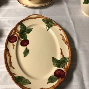 Apple Dining Dishes